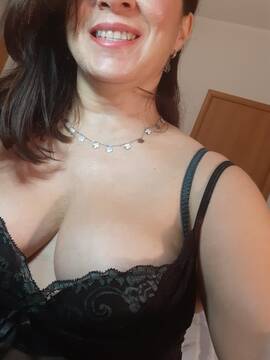 Public Photo of Ileniasexy71
